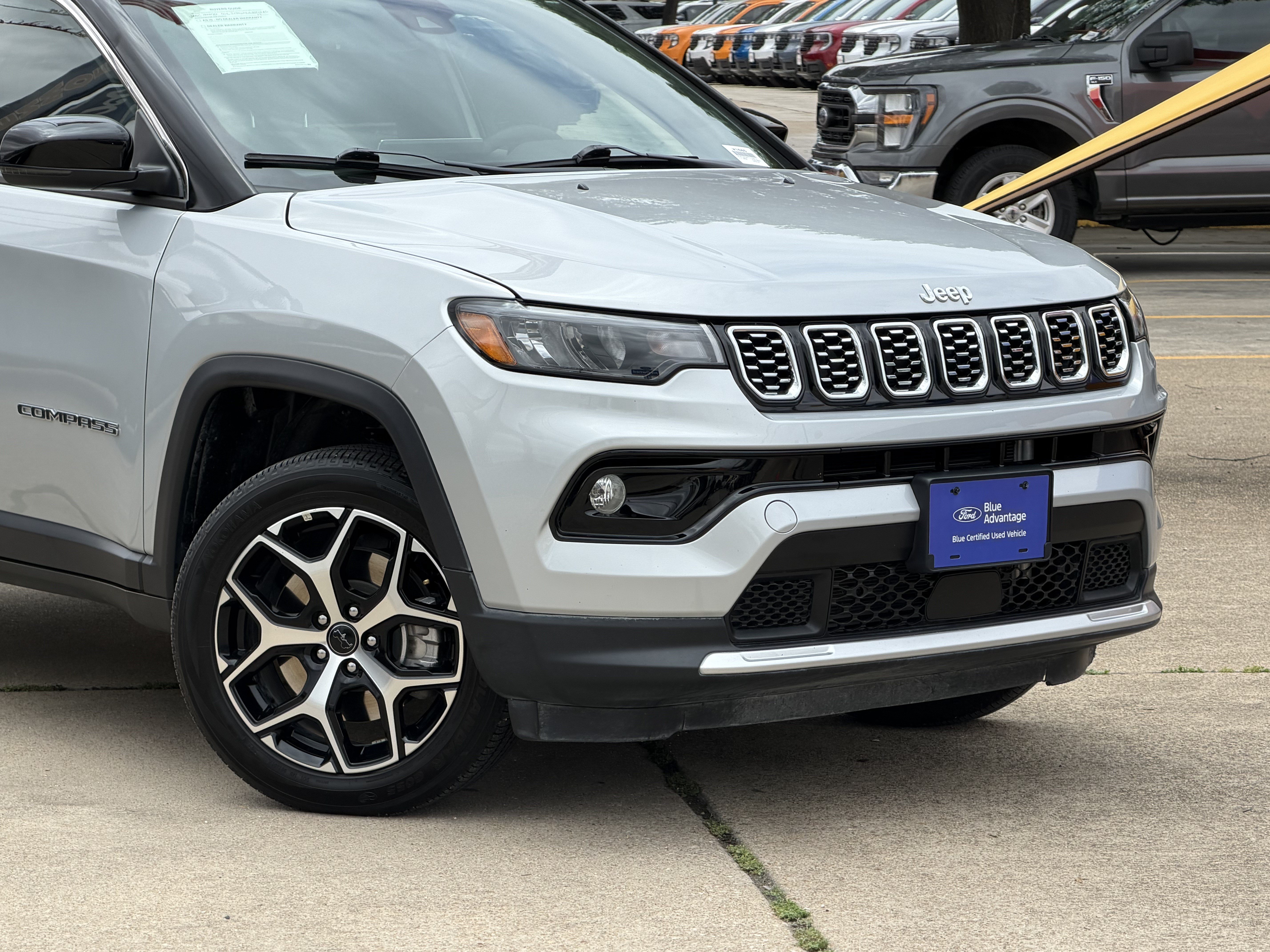 Used 2026 Jeep Compass Limited AWD/4WD image 2