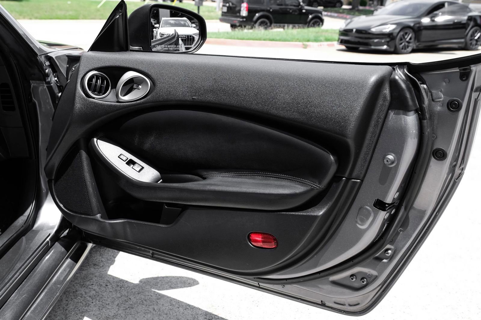 Used 2016 Nissan 370Z Coupe RWD image 37