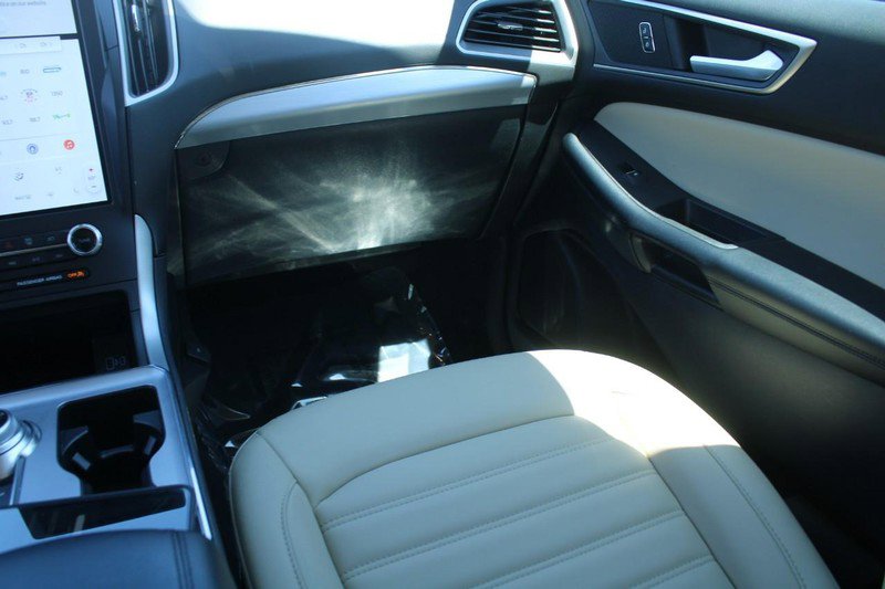 Used 2022 Ford Edge SEL w/ Convenience Package image 17