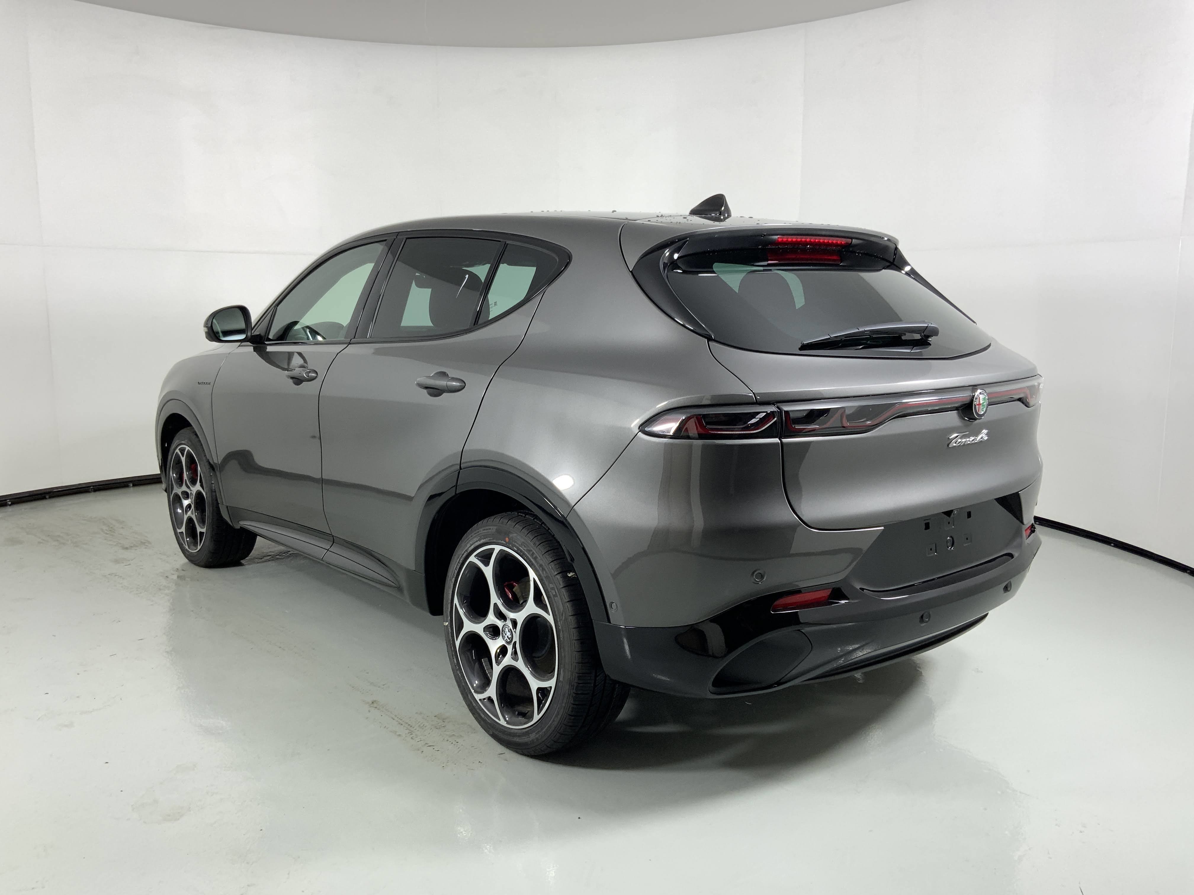 New 2025 Alfa Romeo Tonale w/ Premium Package AWD/4WD image 13