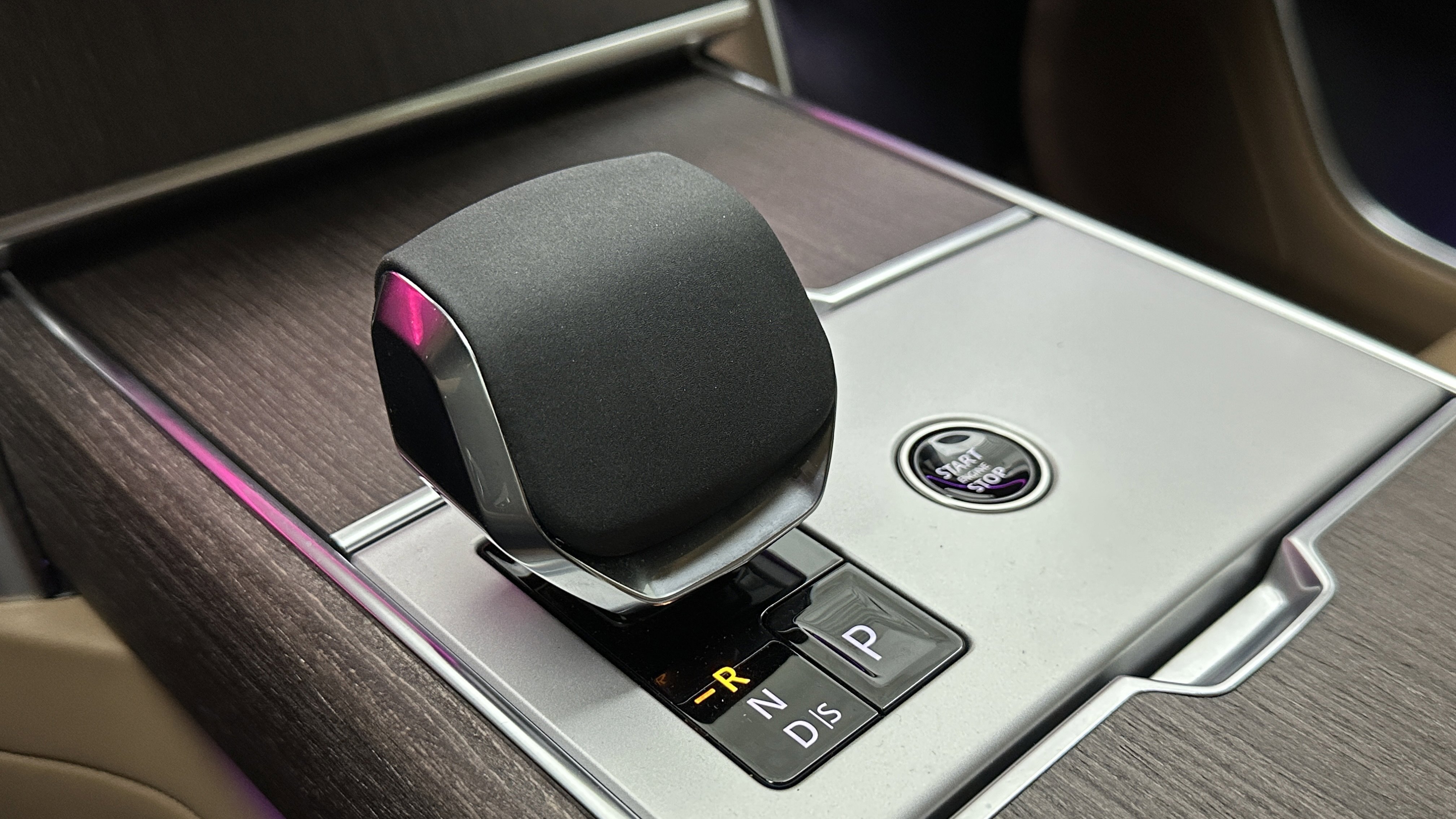 Used 2025 Land Rover Range Rover Long Wheelbase SE image 14