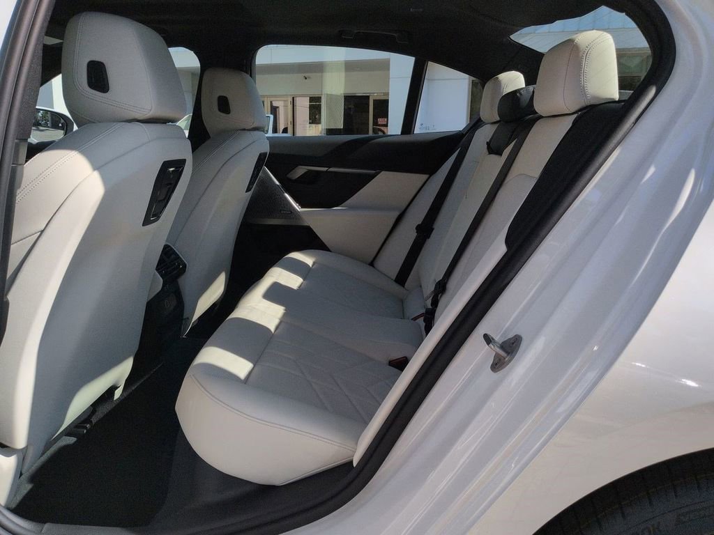 New 2026 BMW i5 eDrive40 image 14