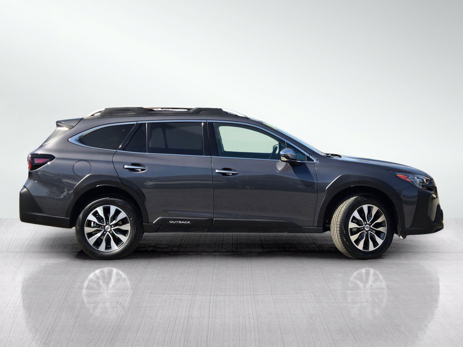 Used 2024 Subaru Outback Touring XT AWD/4WD image 3