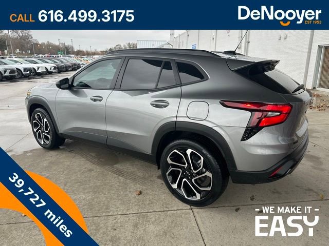 Certified 2024 Chevrolet Trax RS w/ Sunroof Package image 9