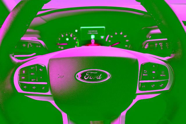 Used 2021 Ford Explorer XLT w/ Equipment Group 202A RWD image 32