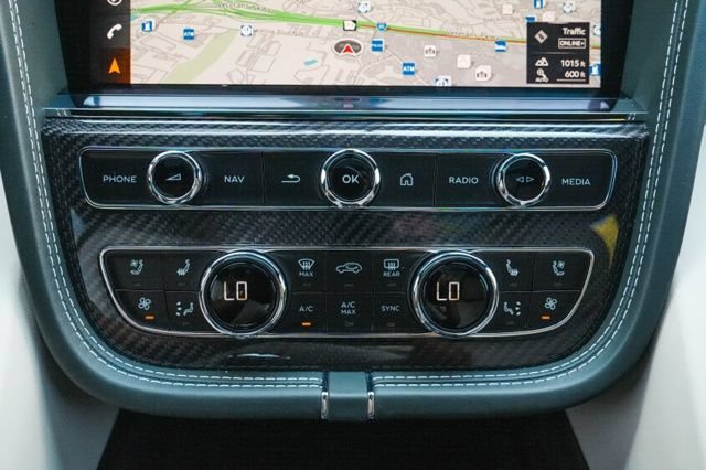 Used 2022 Bentley Bentayga AWD/4WD image 44
