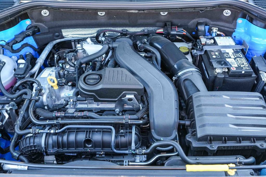 Used 2025 Volkswagen Taos SE image 29