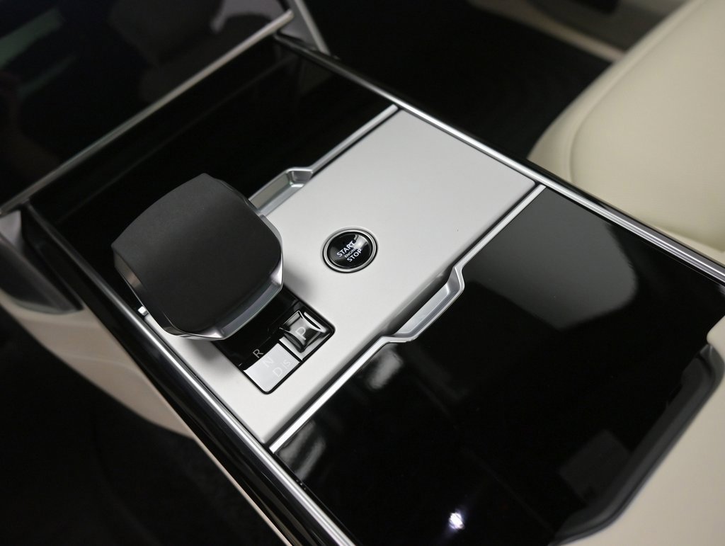 Used 2025 Land Rover Range Rover Long Wheelbase Autobiography image 33