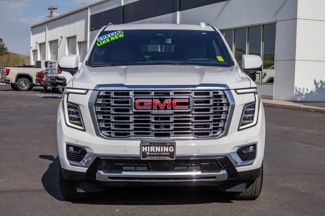 Used 2025 GMC Yukon XL Denali AWD/4WD image 2