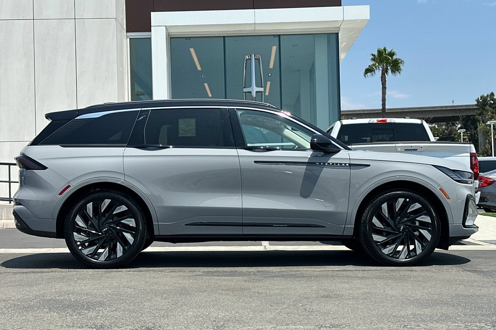New 2026 Lincoln Nautilus Black Label w/ Jet Appearance Package AWD/4WD image 2