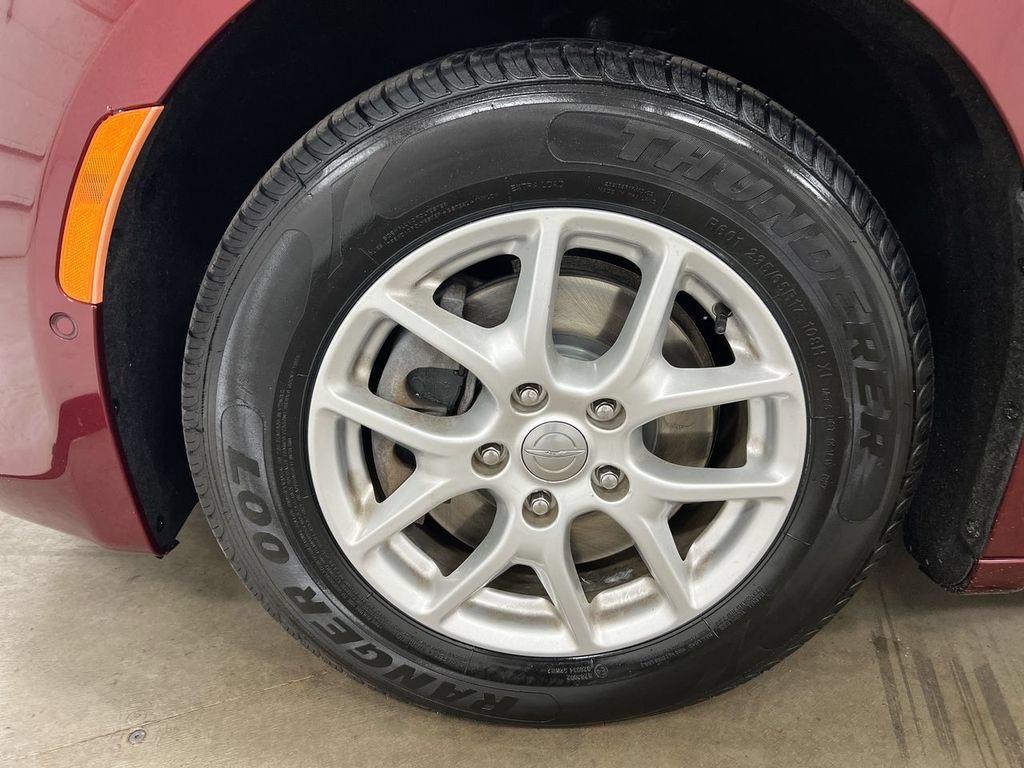 Used 2020 Chrysler Pacifica Touring w/ Advanced Safetytec Group FWD image 26
