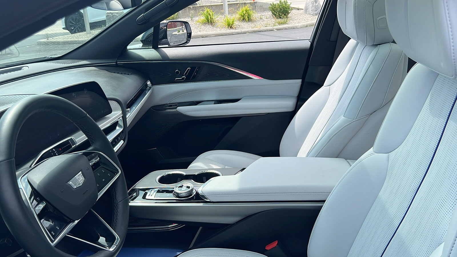 Used 2024 Cadillac Lyriq Sport image 11