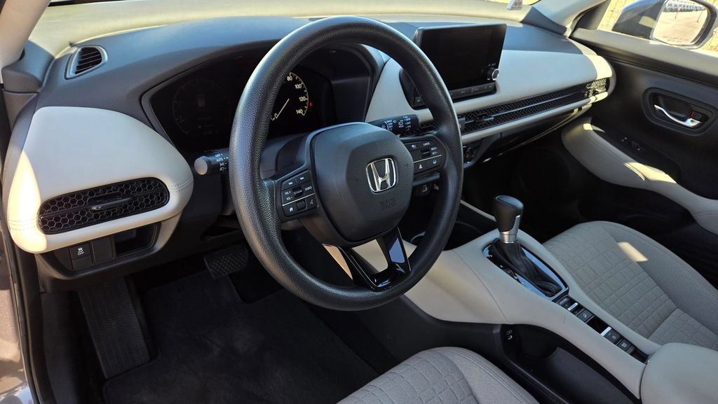 Used 2024 Honda HR-V LX image 9