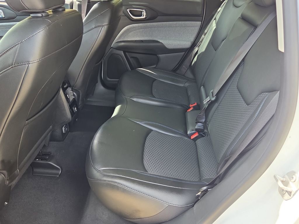 Used 2022 Jeep Compass Latitude image 12