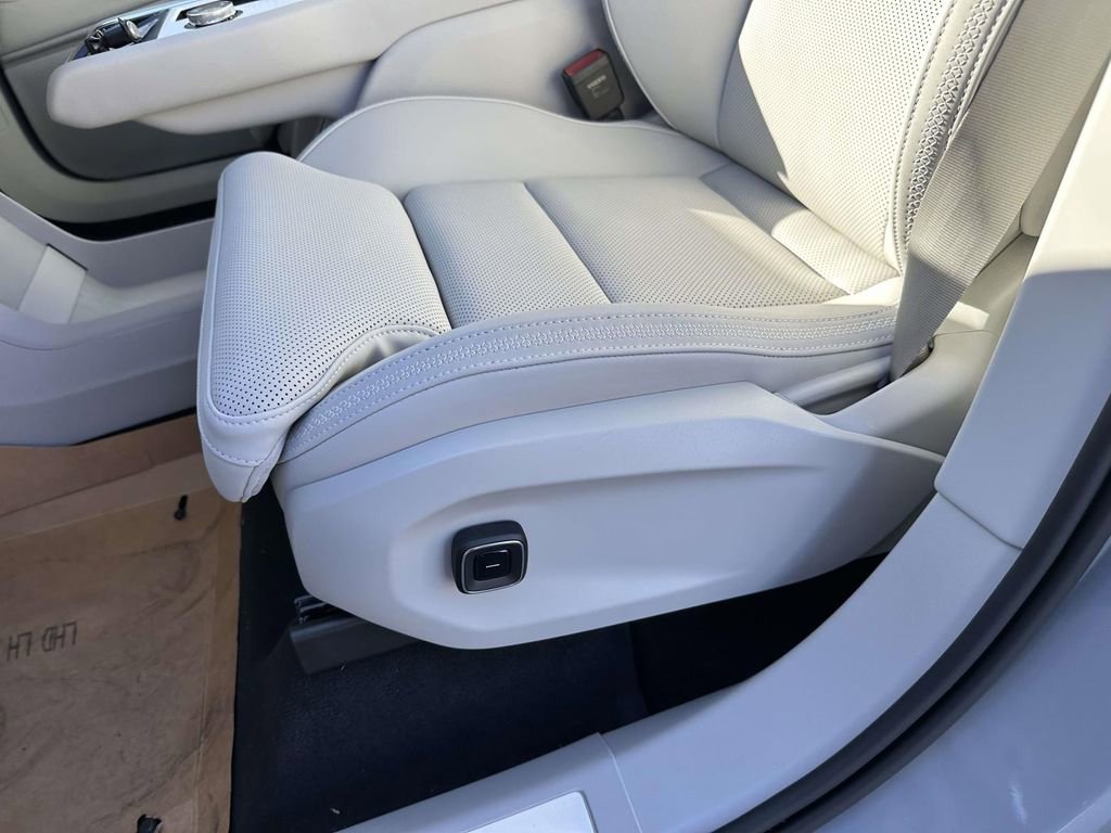 New 2025 Volvo EX90 Plus w/ Protection Package Premier image 15
