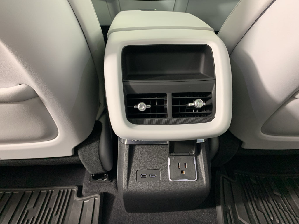 Used 2024 Cadillac Lyriq Luxury RWD image 35