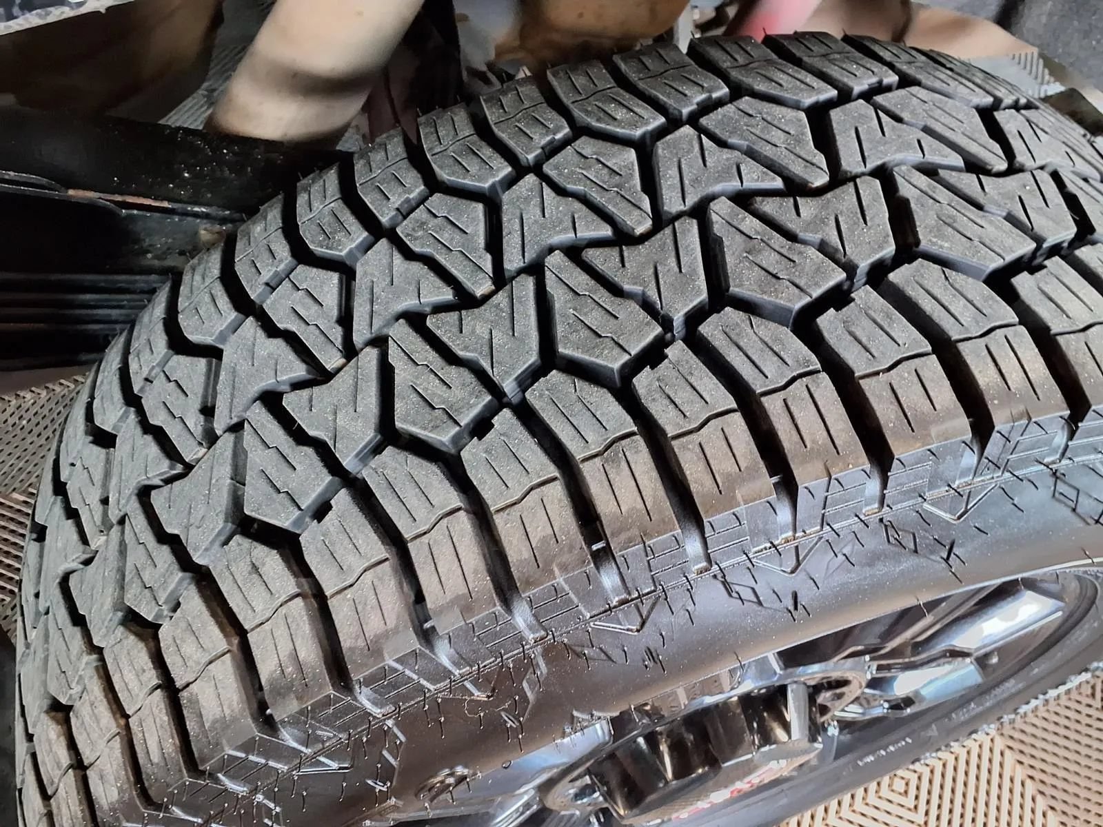 Used 2024 GMC Sierra 2500 AT4 w/ AT4 Premium Plus Package AWD/4WD image 9