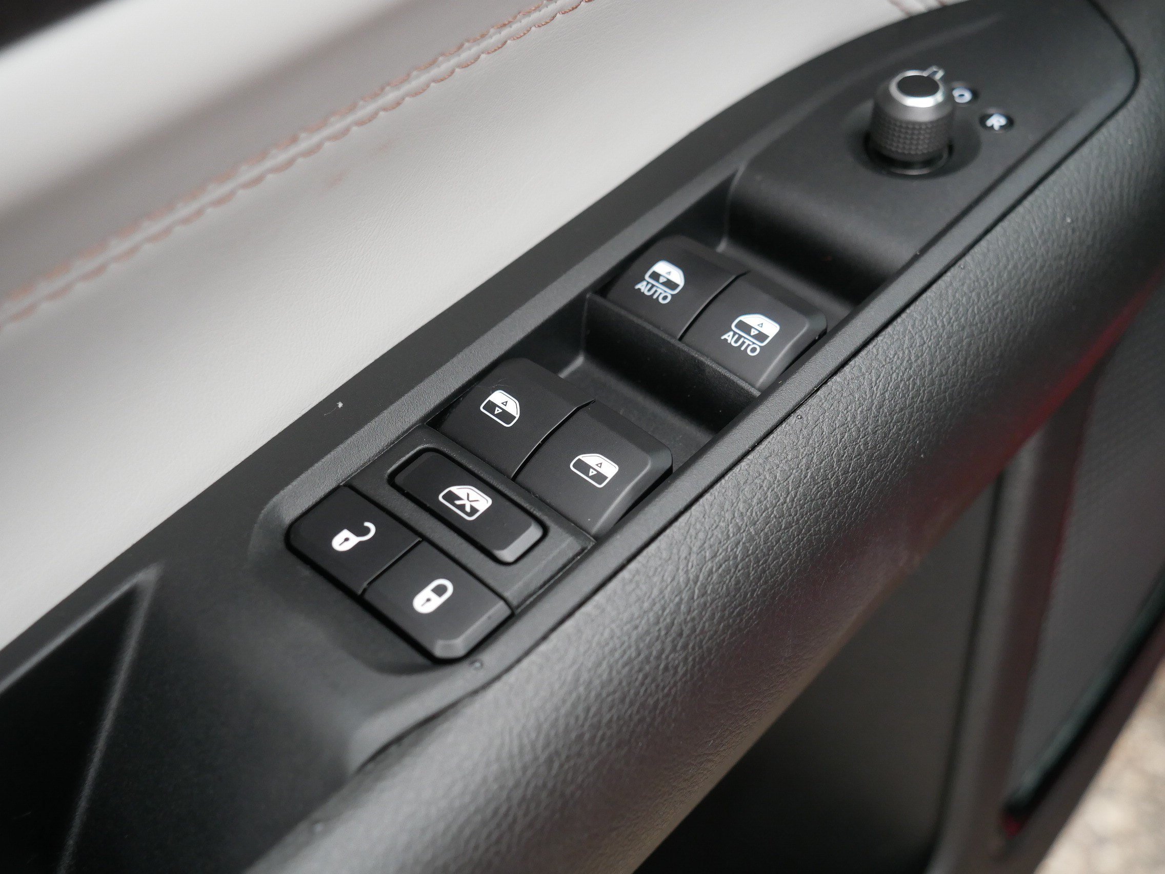 Used 2025 Jeep Compass Limited w/ Elite Group AWD/4WD image 19