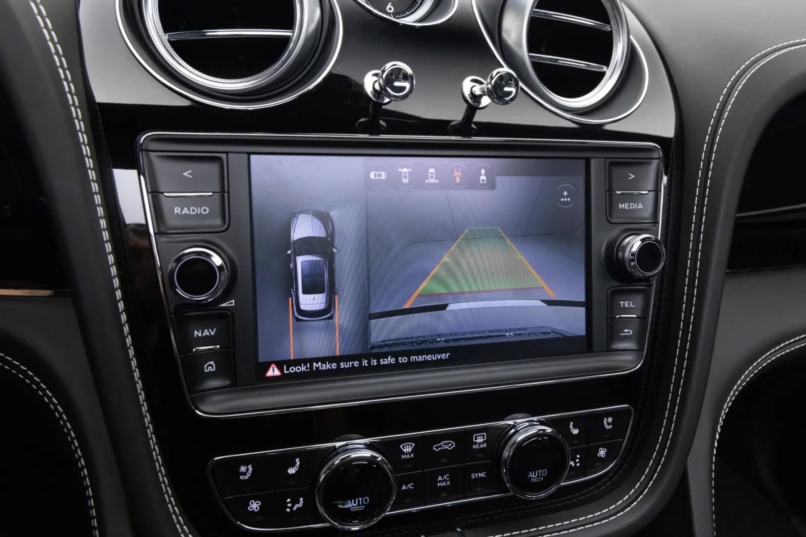 Used 2017 Bentley Bentayga AWD/4WD image 28