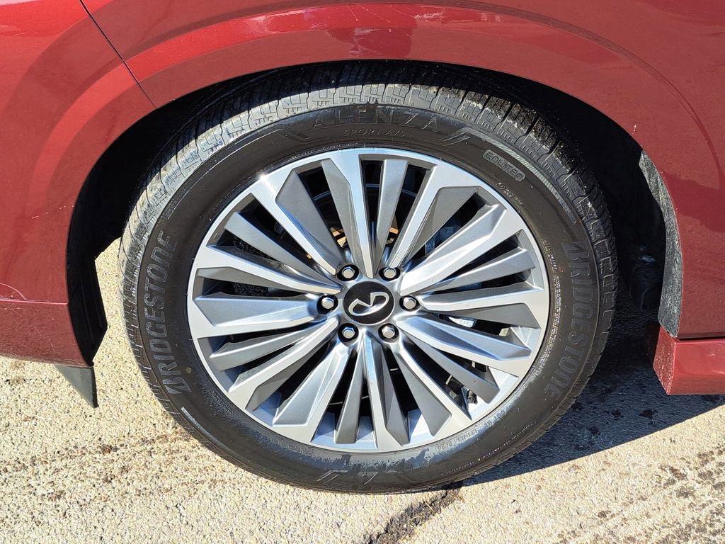 Used 2025 INFINITI QX80 Sensory image 9