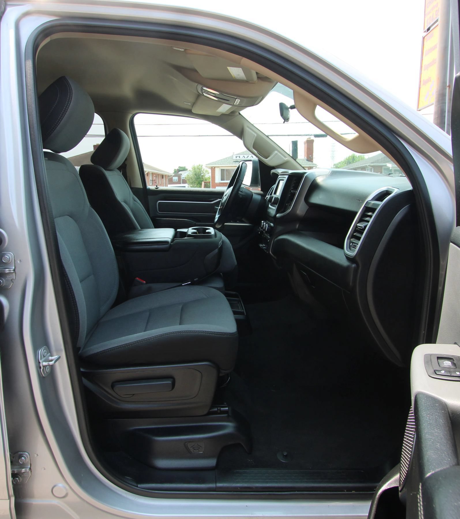 Used 2019 RAM 1500 Big Horn AWD/4WD image 10