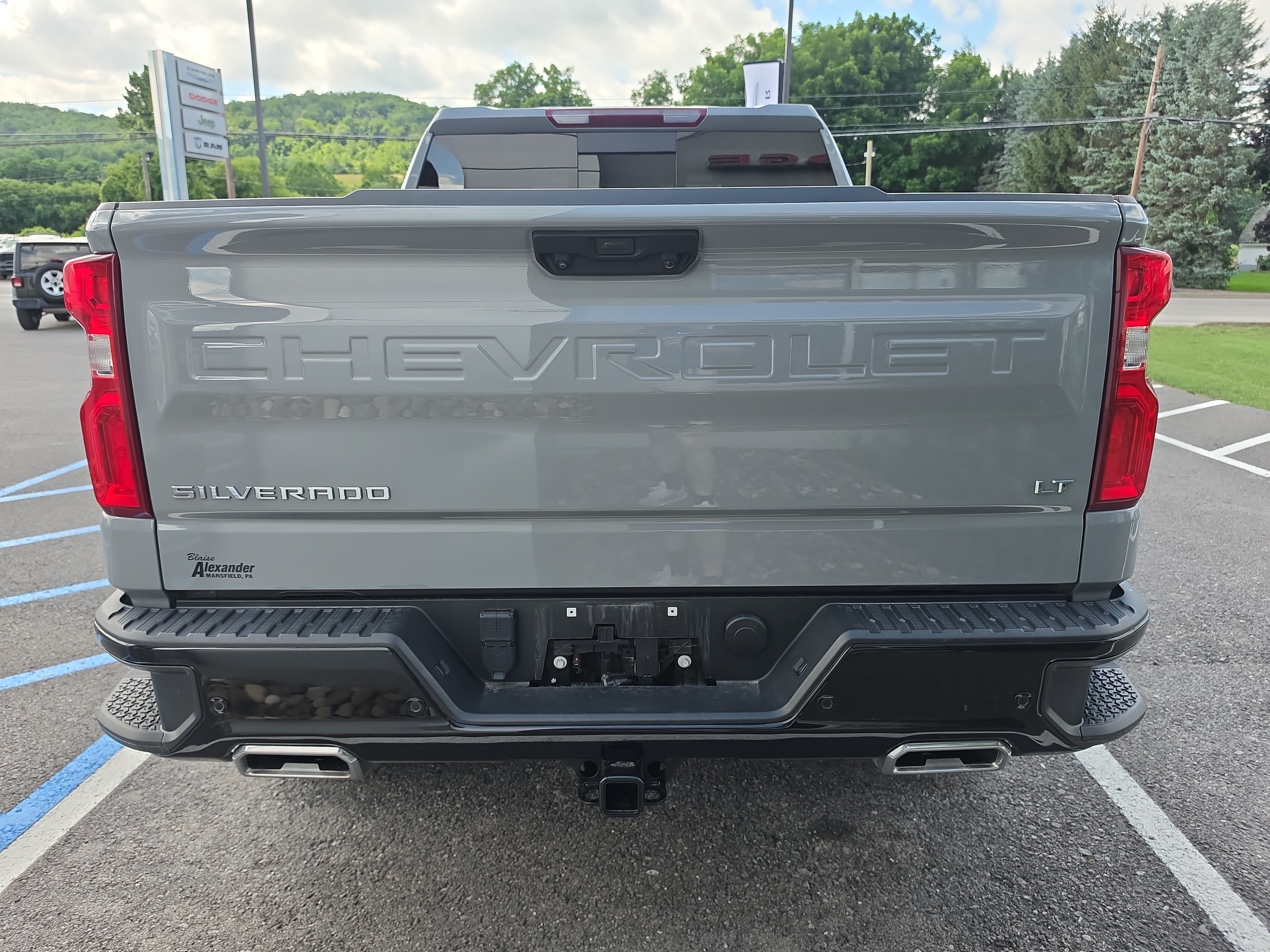 Used 2024 Chevrolet Silverado 1500 LT Trail Boss w/ Convenience Package II AWD/4WD image 4