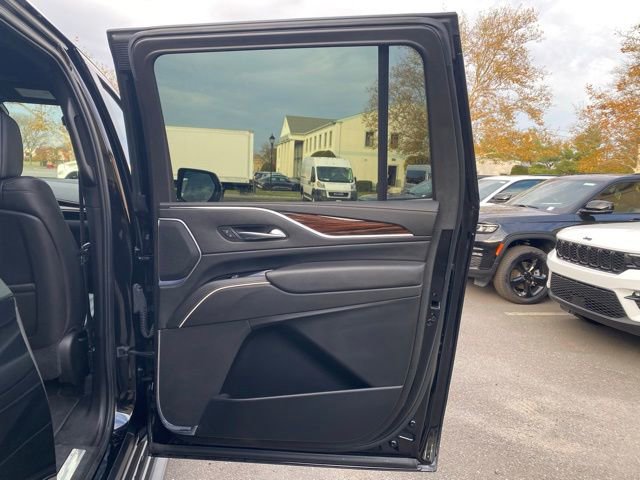 Used 2022 Cadillac Escalade ESV Luxury image 30