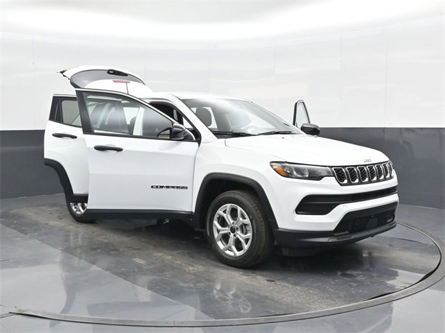 Used 2025 Jeep Compass Sport image 44