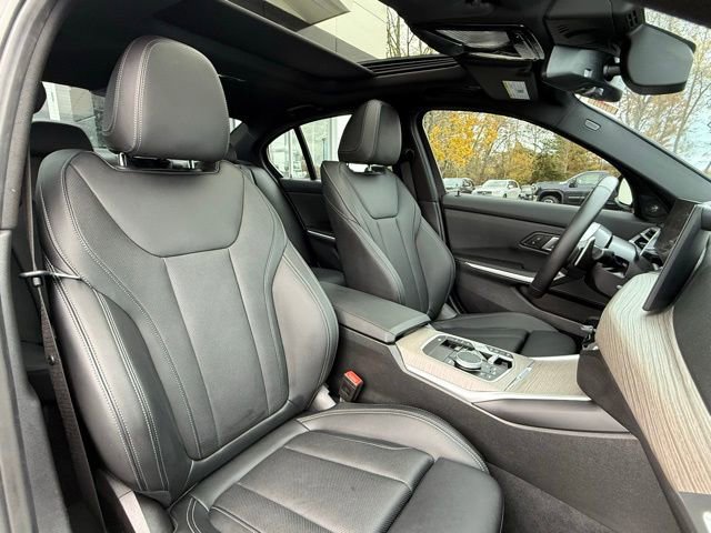 Used 2025 BMW 330i xDrive Sedan w/ M Sport Package image 19