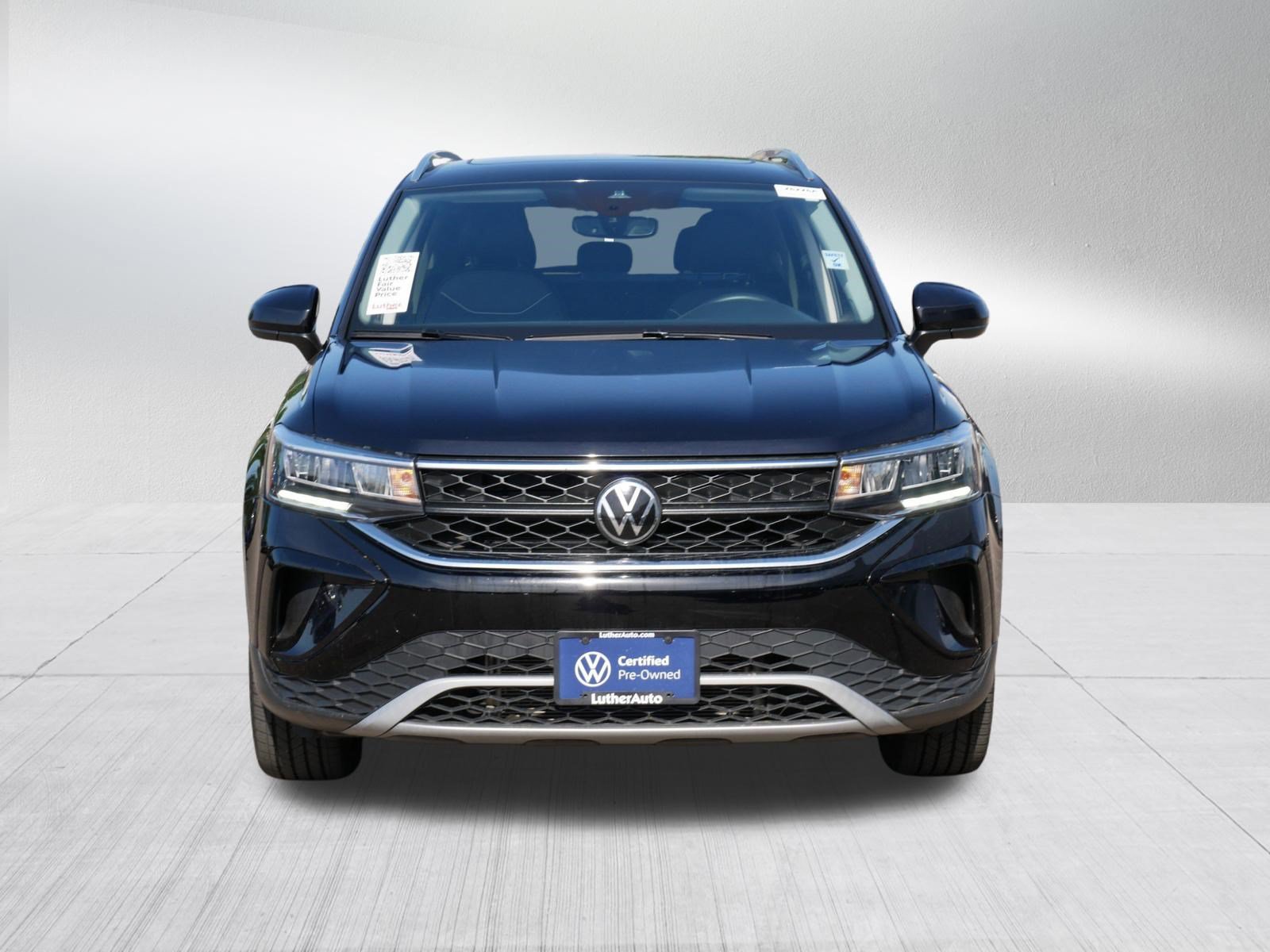 Certified 2023 Volkswagen Taos SE w/ Panoramic Sunroof Package AWD/4WD image 2