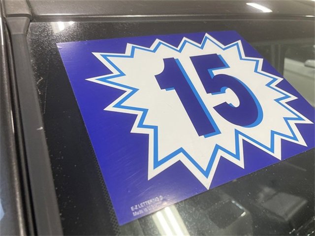 Used 2015 Chrysler Town & Country Touring-L w/ Driver Convenience Group image 8