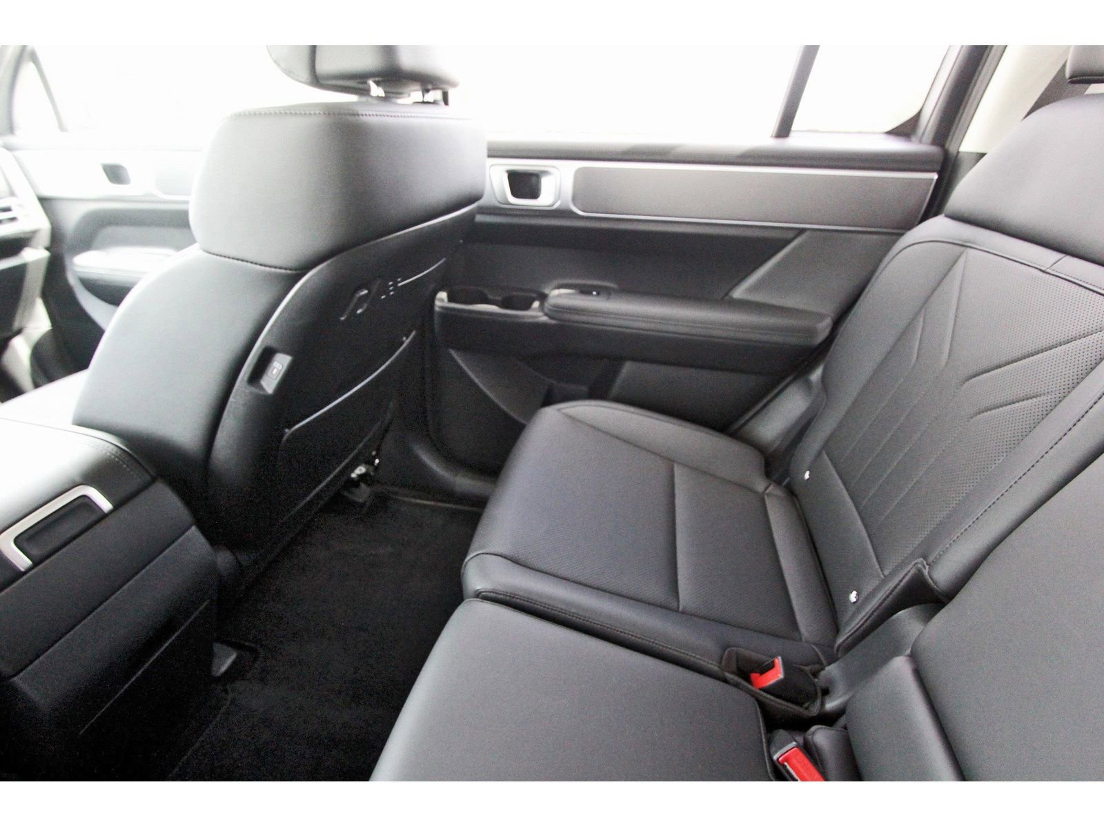 Used 2025 Hyundai Santa Fe SEL image 11