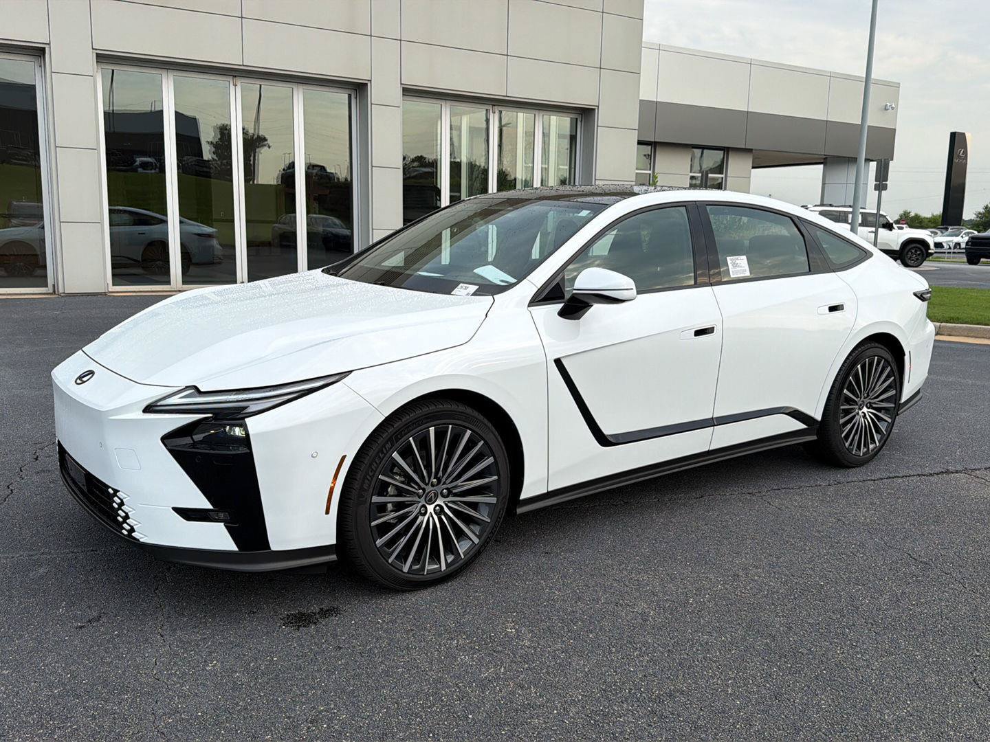 New 2026 Lexus ES 350e w/ Accessory Package (Z2) FWD image 2