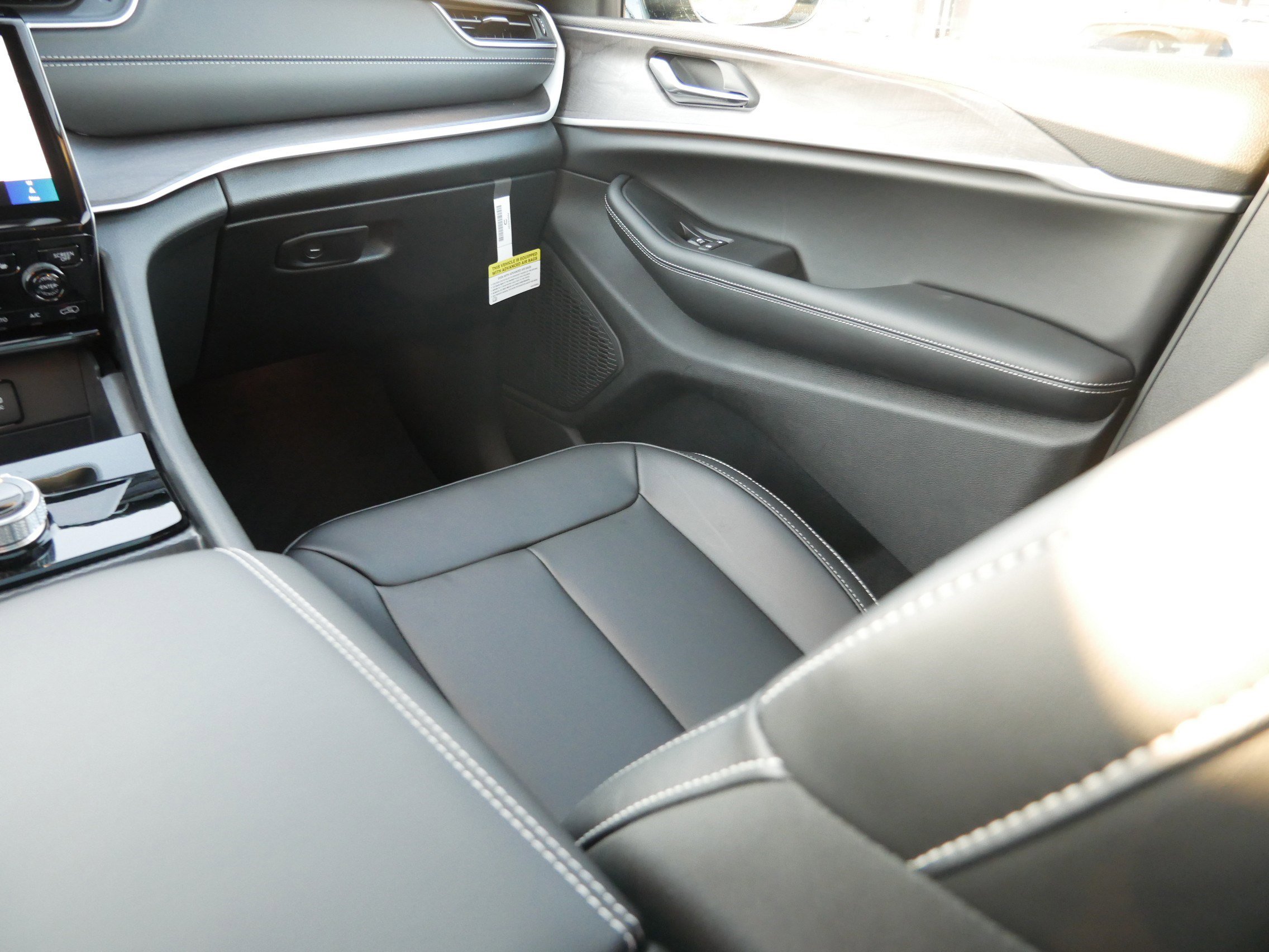 New 2025 Jeep Grand Cherokee L Limited w/ Black Appearance Package image 11