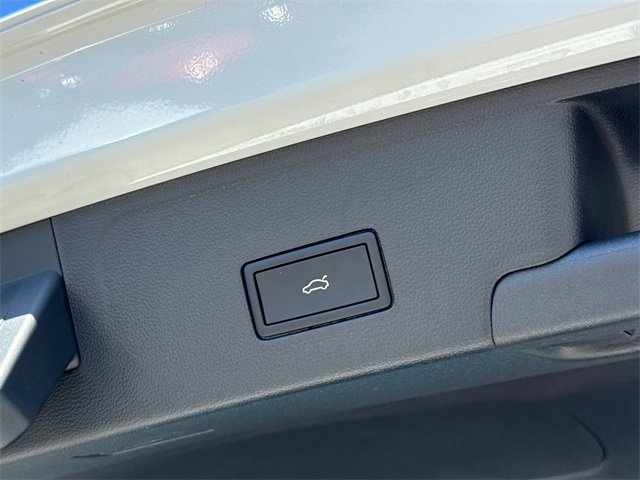 New 2026 Volkswagen Atlas Cross Sport SEL R-Line image 18
