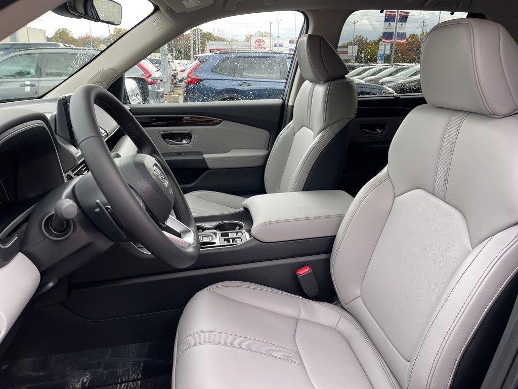 New 2025 Honda Pilot Touring image 17