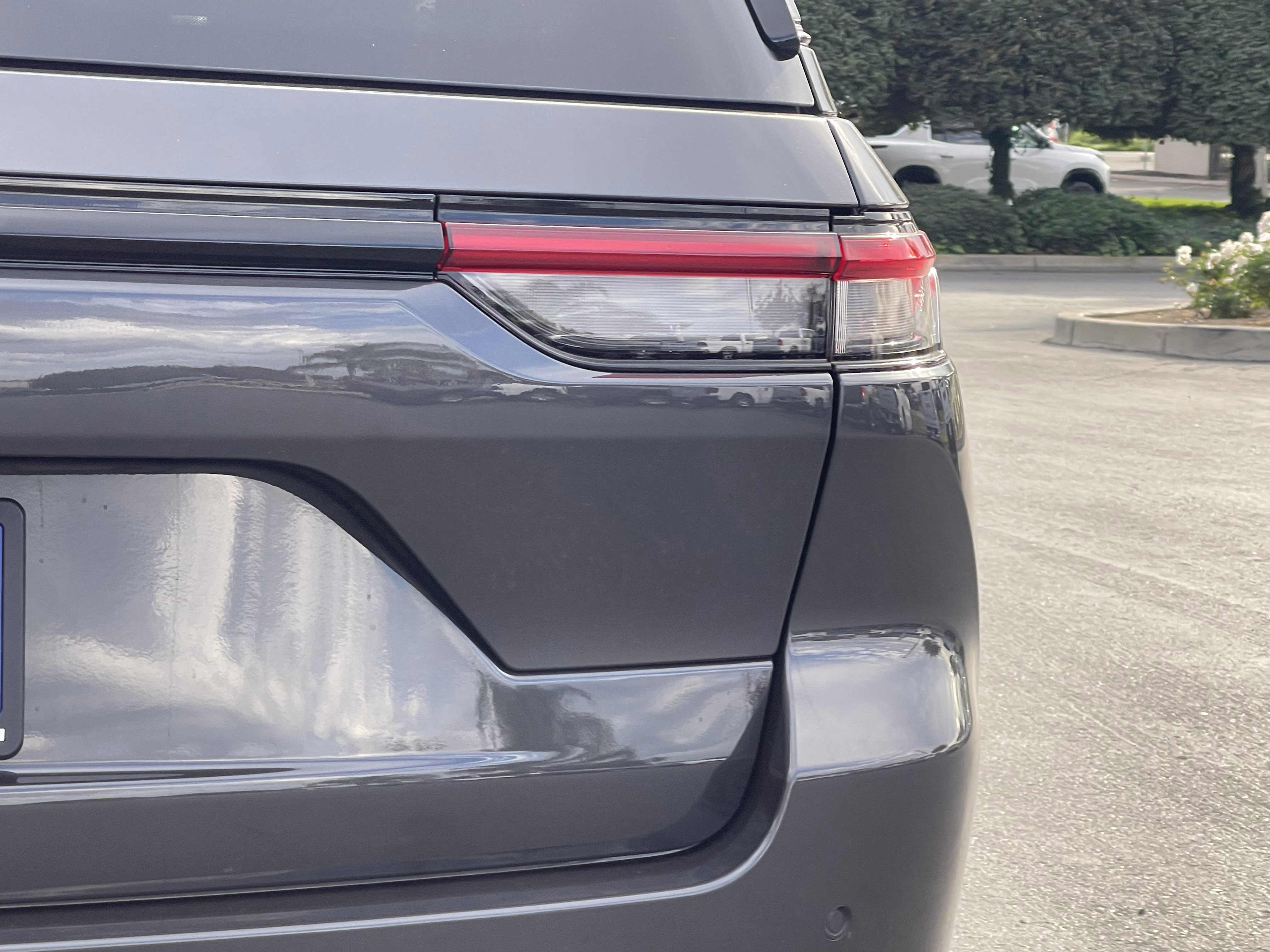 New 2025 Jeep Grand Cherokee Altitude image 10