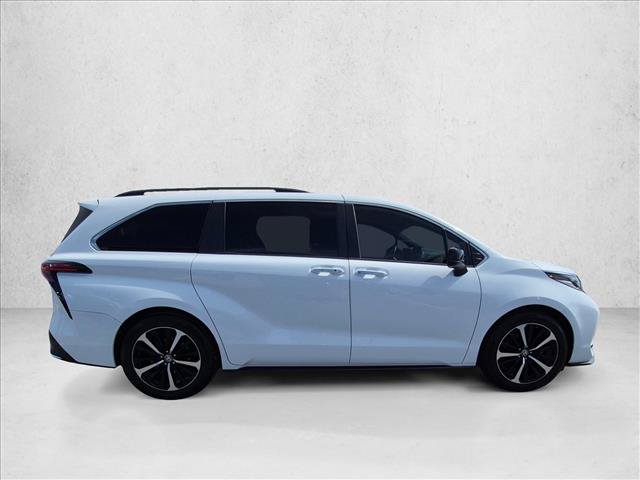 Used 2022 Toyota Sienna XSE FWD video 4
