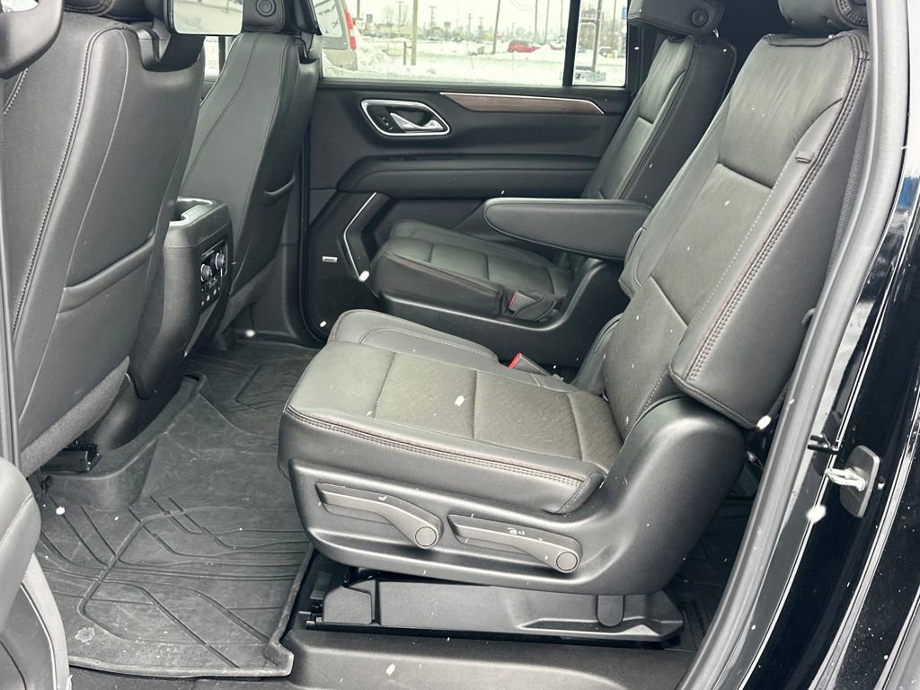 Used 2024 Chevrolet Suburban High Country w/ Advanced Technology Package image 16