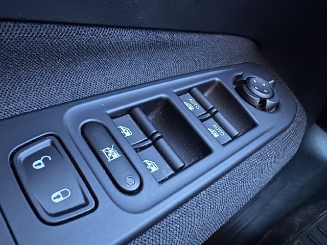 Used 2019 Jeep Renegade Latitude w/ Cold Weather Group AWD/4WD image 29