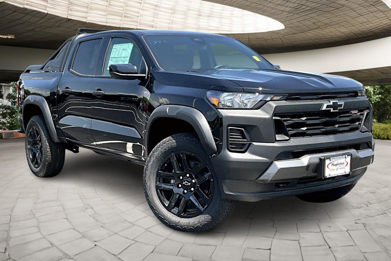 New 2025 Chevrolet Colorado Trail Boss w/ Midnight Edition image 2