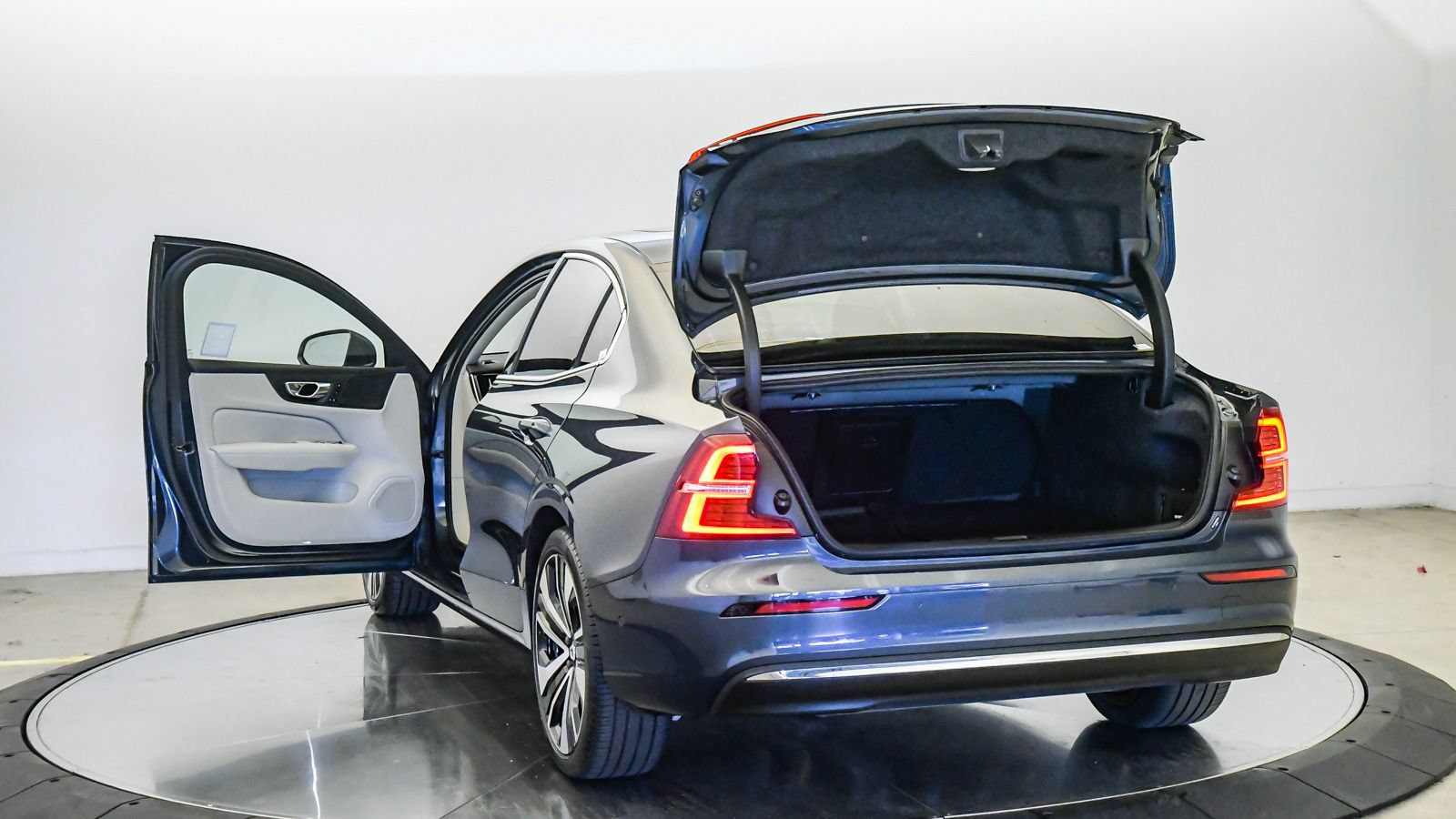 Certified 2023 Volvo S60 B5 Ultimate w/ Climate Package FWD image 25