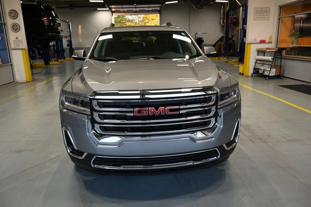 Used 2023 GMC Acadia SLE w/ Driver Convenience Package image 2