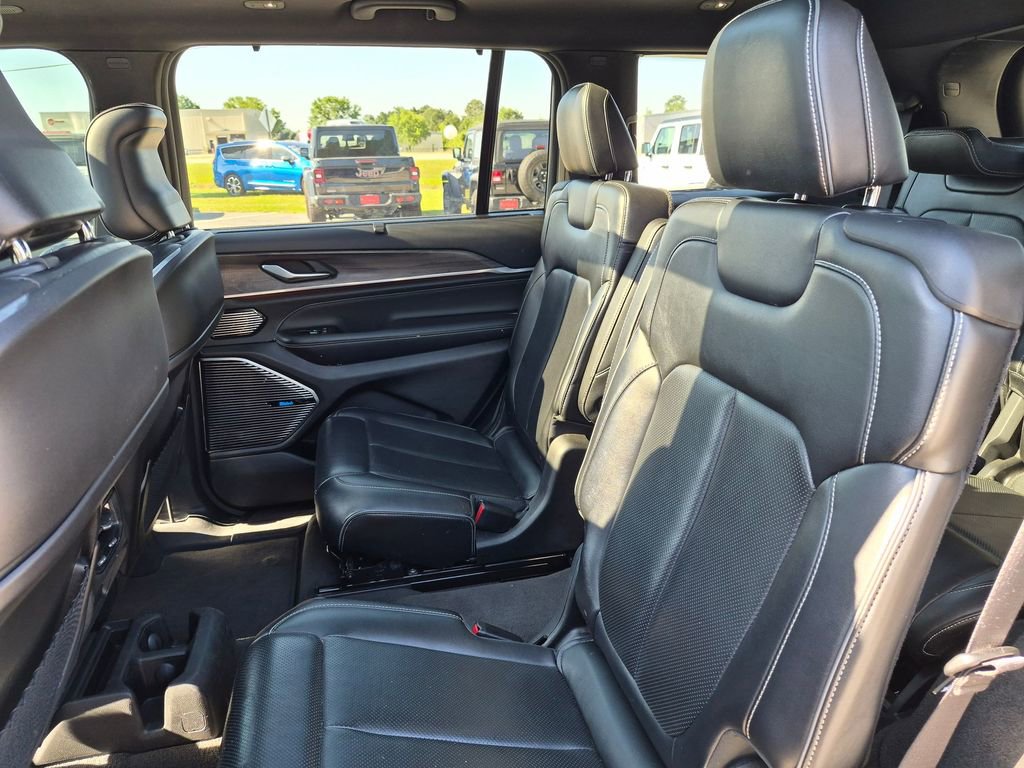 Used 2021 Jeep Grand Cherokee L Overland w/ Luxury Tech Group IV AWD/4WD image 27