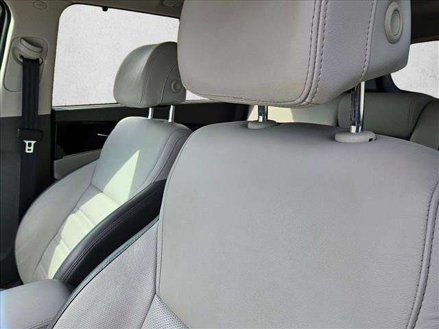 Used 2017 Kia Sorento SX image 13