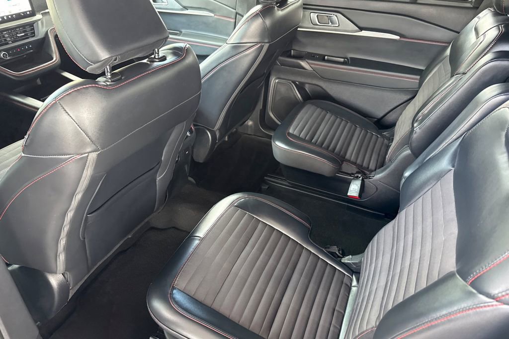 Used 2025 Ford Explorer ST-Line image 6