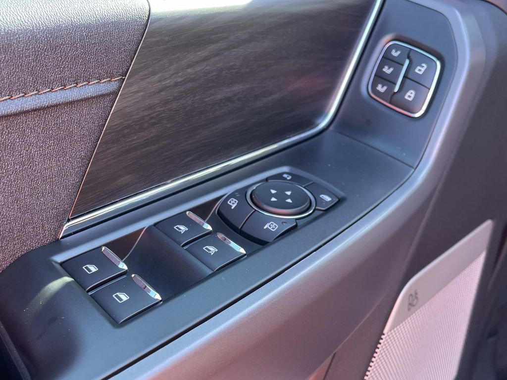 Used 2025 Ford F150 Lariat w/ Equipment Group 501A Mid image 17