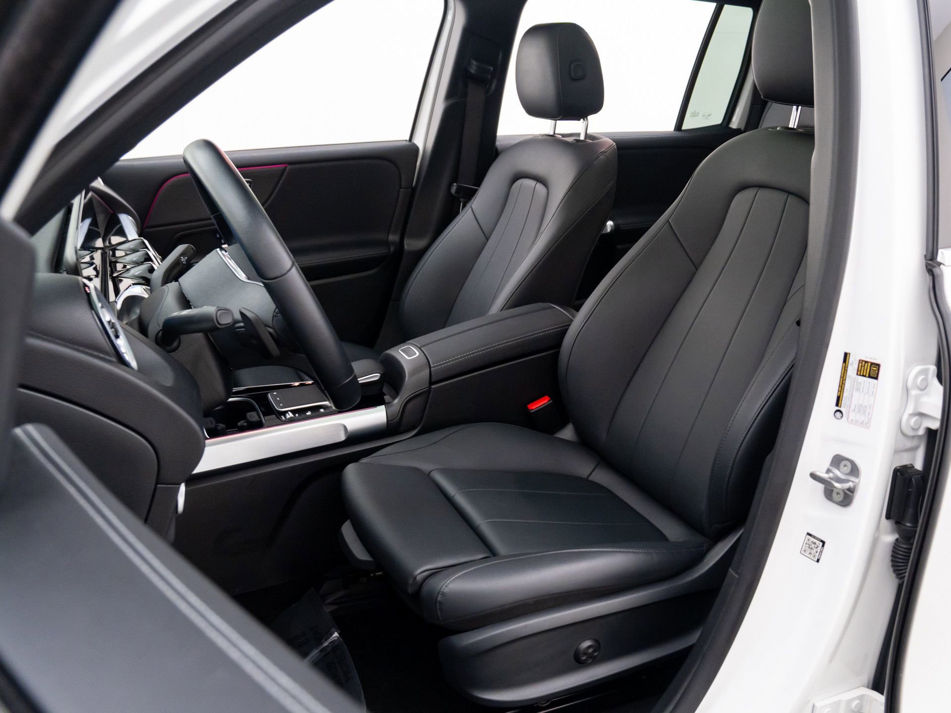 Certified 2023 Mercedes-Benz EQB 300 4MATIC image 17