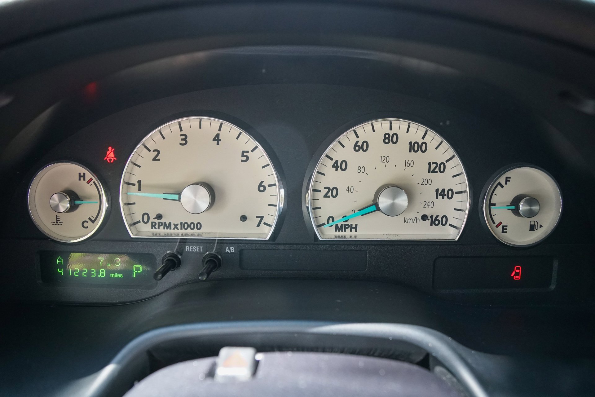 Used 2005 Ford Thunderbird 50th Anniversary RWD image 28