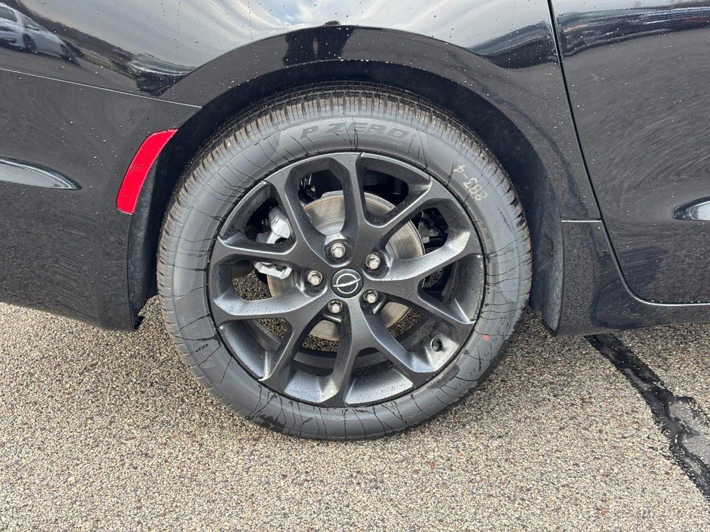 New 2026 Chrysler Pacifica Limited w/ S Appearance Package image 5